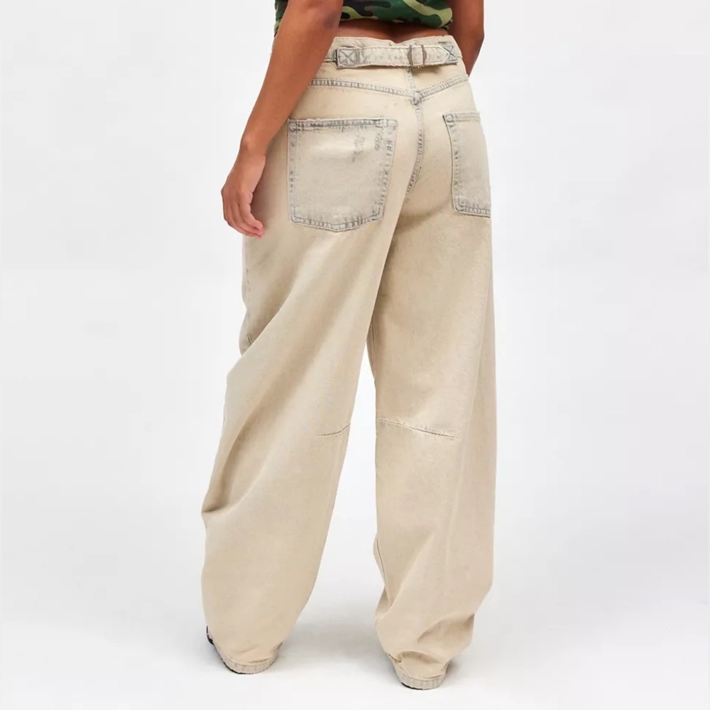 BDG Logan Boyfriend Barrel Jeans - light grey - 26 Brand new with tags